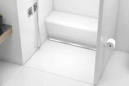 Duschbereich mit Linienentwässerung und Sitz