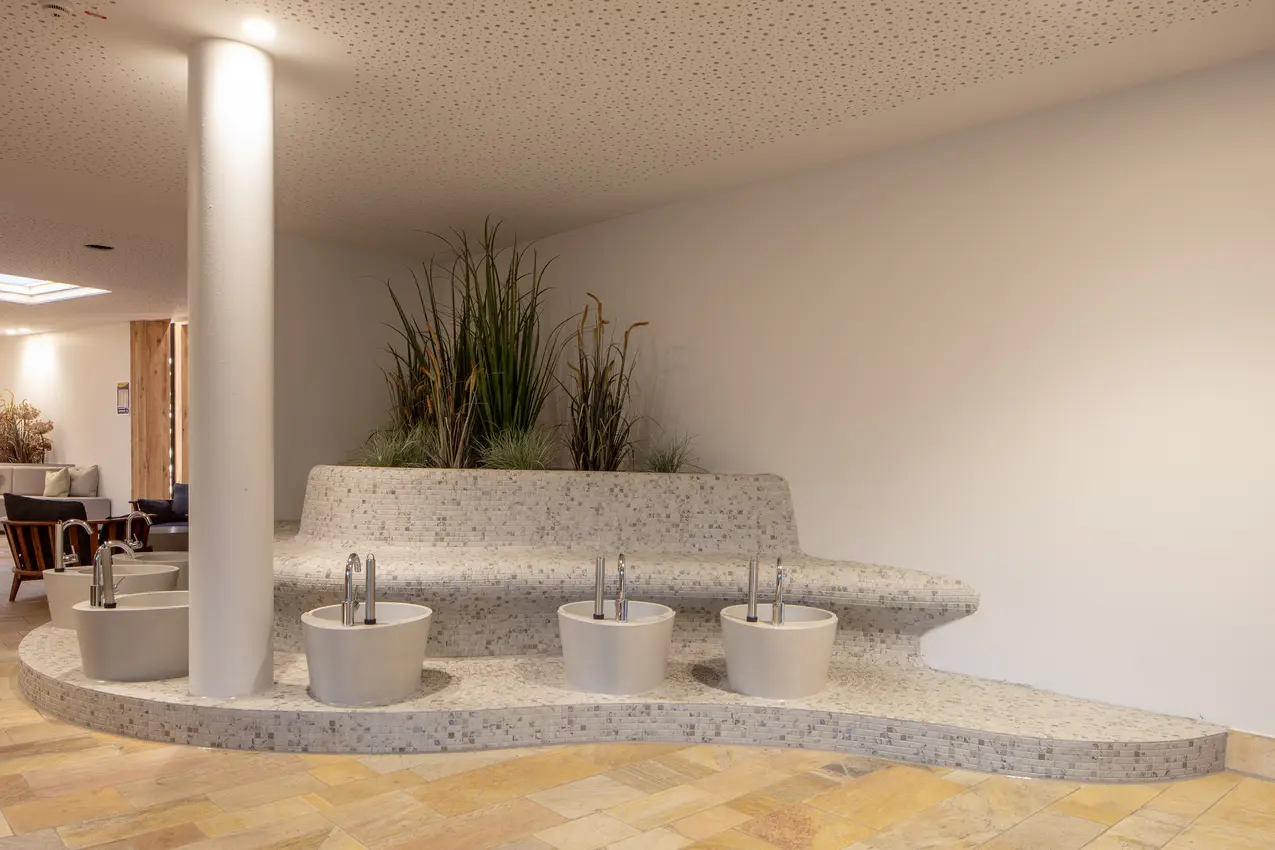 Sitzbank in Mosaikdesign